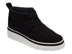 Mid Top Wool Sneaker seen from the front - Black